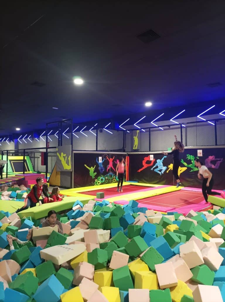 Planes con niños en X-Jump con camas elásticas y parque infantil en Asturias, Alicante y Cartagena