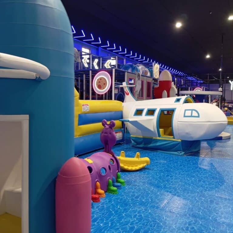 Parque infantil X-Jump en Cartagena con zonas de juego para niños