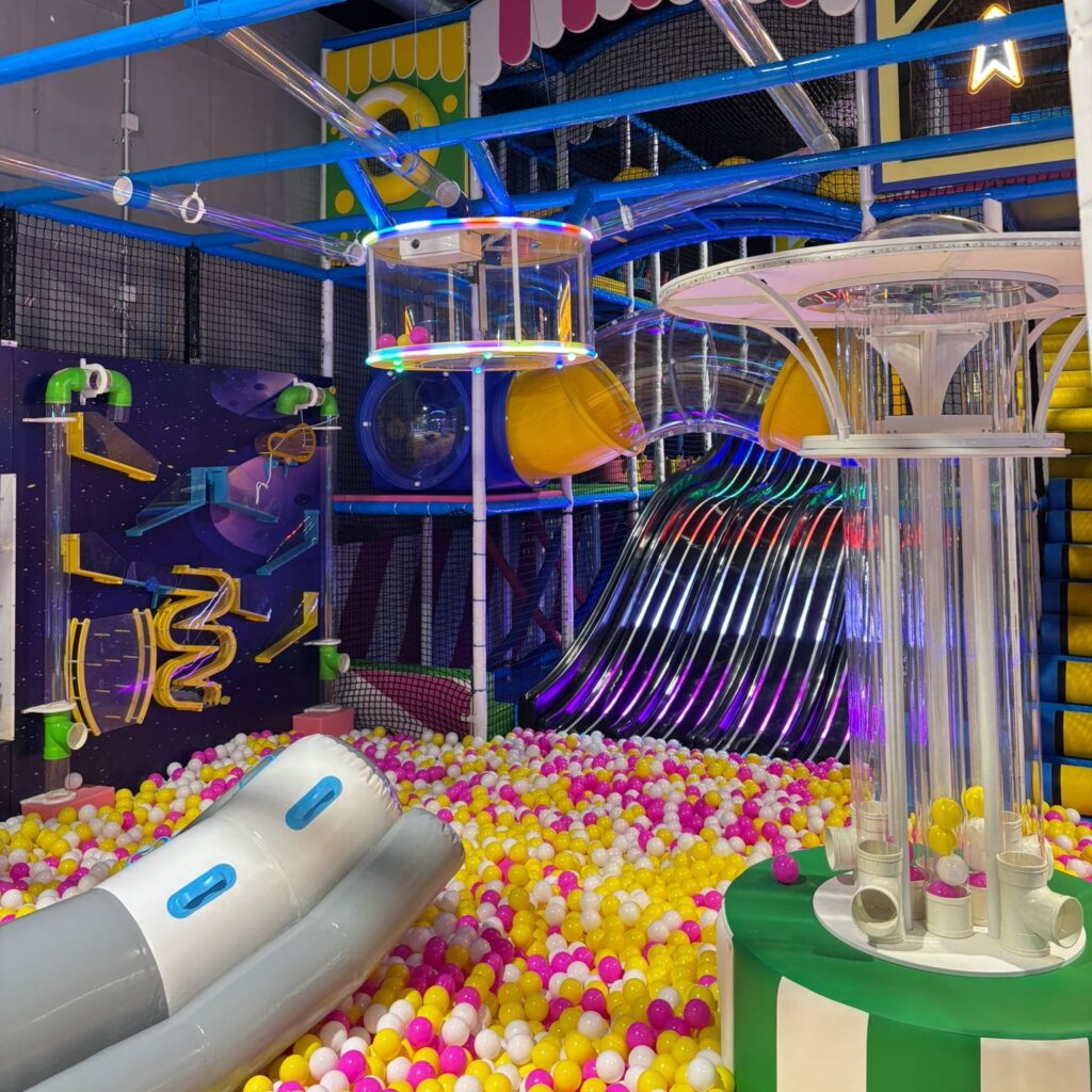 Parque infantil, parque de bolas y juegos para niños (Zona Kids)