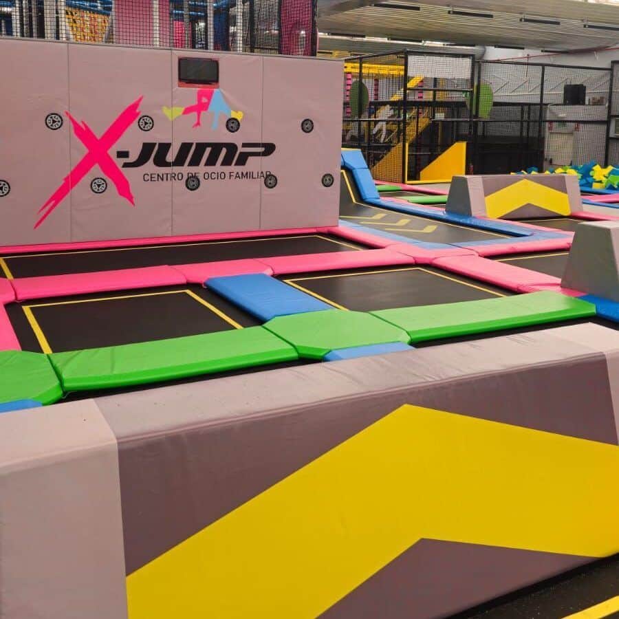 Camas elásticas en el centro X-Jump Ponferrada
