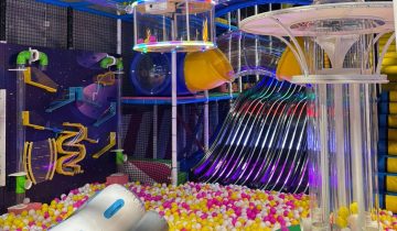 Parque infantil, parque de bolas y juegos para niños (Zona Kids) Parque infantil, parque de bolas y juegos para niños (Zona Kids)