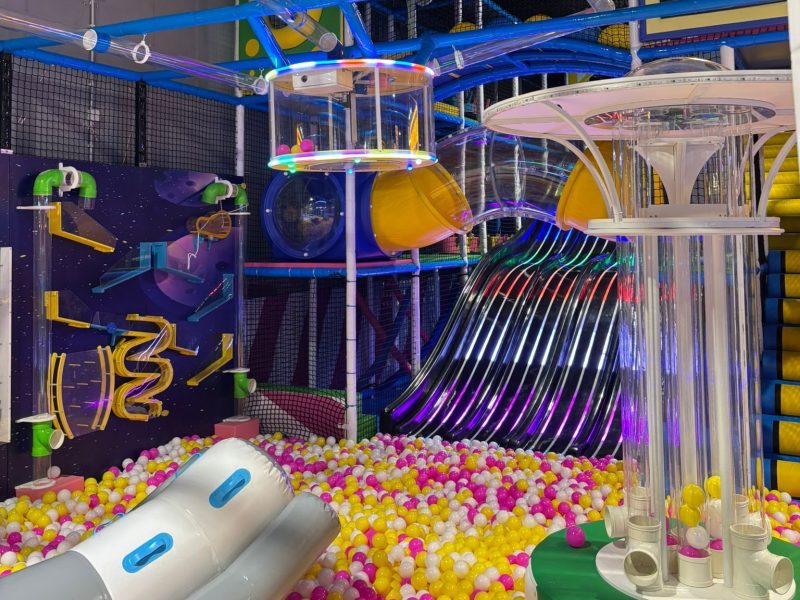 Parque infantil, parque de bolas y juegos para niños (Zona Kids) Parque infantil, parque de bolas y juegos para niños (Zona Kids)